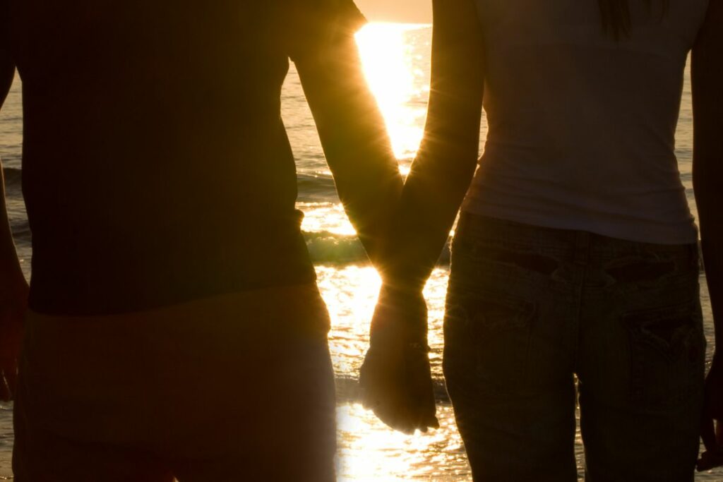 15 Best Romance Graphic Novels For You To Indulge In